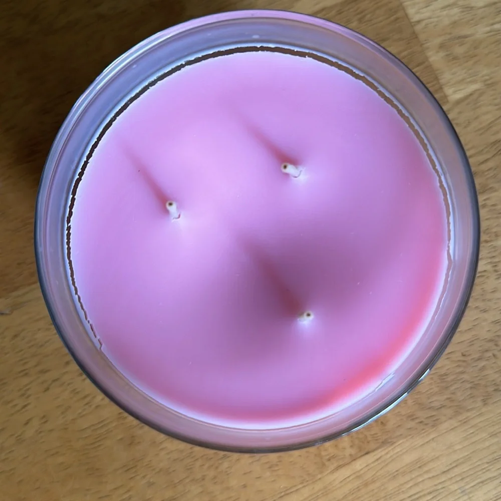 Bath & Bodyworks Cherry Blossom Sangria 3 wick candle - Picture 3 of 4